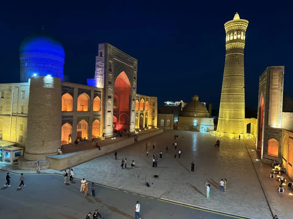 Poi Kalyan ensemble in Bukhara lit up at night